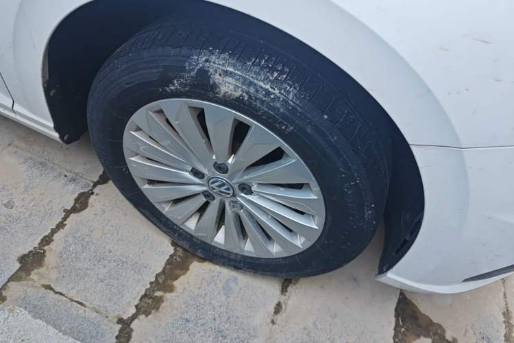 Used Volkswagen Lavida 2018 1.5L Automatic Comfort Edition China V Standard Right Front Wheel Hub
