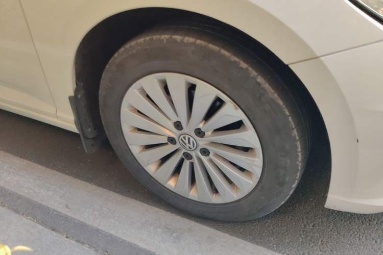 Used Volkswagen Lavida 2018 1.5L Automatic Comfort Edition China V Standard Right Front Wheel Hub
