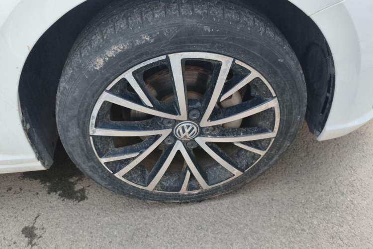 Used Volkswagen Lavida 2018 280TSI DSG Luxury Edition China V Standard Right Front Wheel Hub