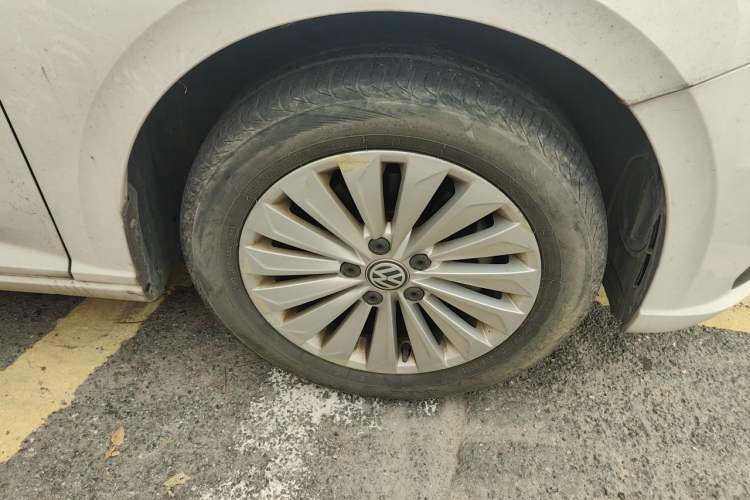 Used Volkswagen Lavida 2018 280TSI DSG Comfort Edition China V Standard Right Front Wheel Hub