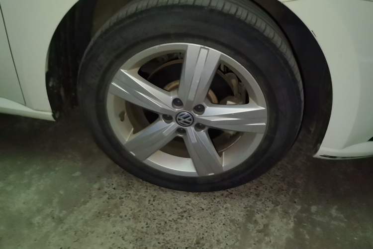 Used Volkswagen Lavida 2018 Classic 1.5L Automatic Fashion Edition China VI Standard Right Front Wheel Hub