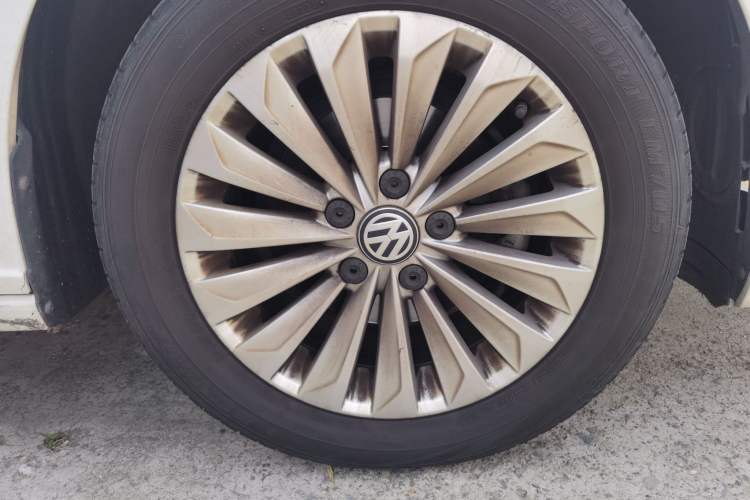 Used Volkswagen Lavida 2018 1.5L Automatic Comfort Edition China V Standard Right Front Wheel Hub