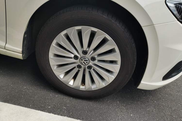 Used Volkswagen Lavida 2018 1.5L Automatic Comfort Edition China V Standard Right Front Wheel Hub