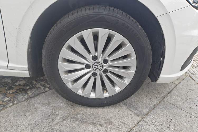 Used Volkswagen Lavida 2018 1.5L Automatic Comfort Edition China V Standard Right Front Wheel Hub