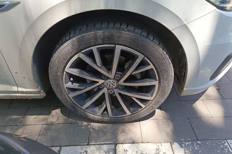 Used Volkswagen Lavida 2018 280TSI DSG Luxury Edition China V Standard Right Front Wheel Hub