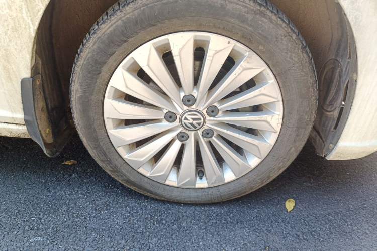 Used Volkswagen Lavida 2018 1.5L Automatic Comfort Edition China V Standard Right Front Wheel Hub