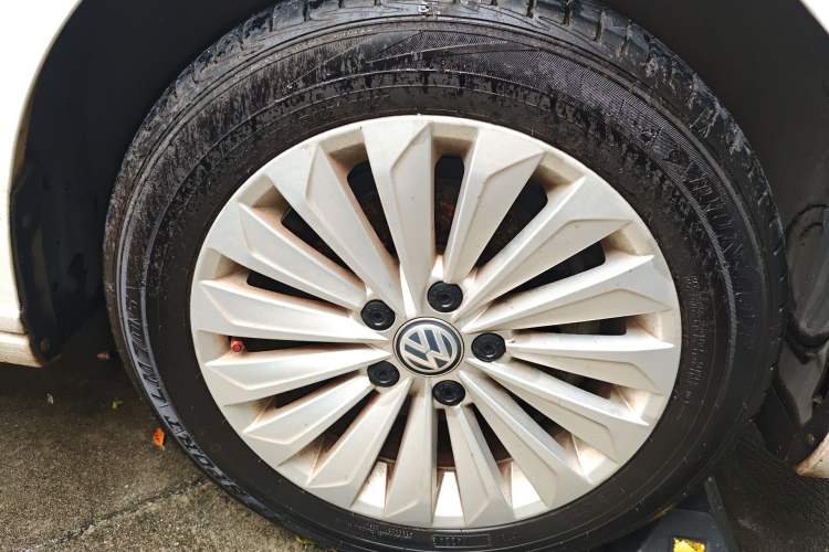 Used Volkswagen Lavida 2018 1.5L Automatic Comfort Edition China V Standard Right Front Wheel Hub