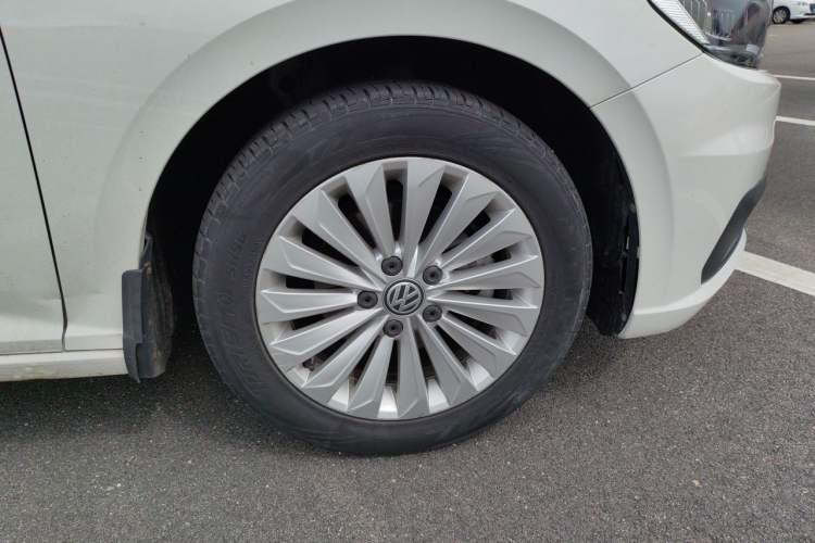 Used Volkswagen Lavida 2018 1.5L Manual Comfort Edition China V Standard Right Front Wheel Hub