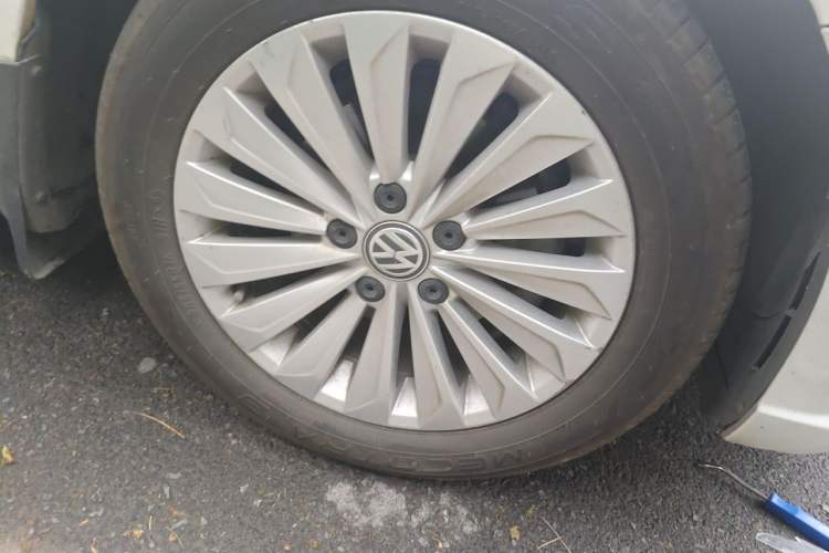 Used Volkswagen Lavida 2018 1.5L Automatic Comfort Edition China V Standard Right Front Wheel Hub