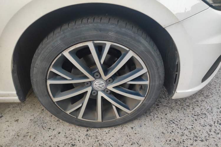 Used Volkswagen Lavida 2018 280TSI DSG Luxury Edition China V Standard Right Front Wheel Hub