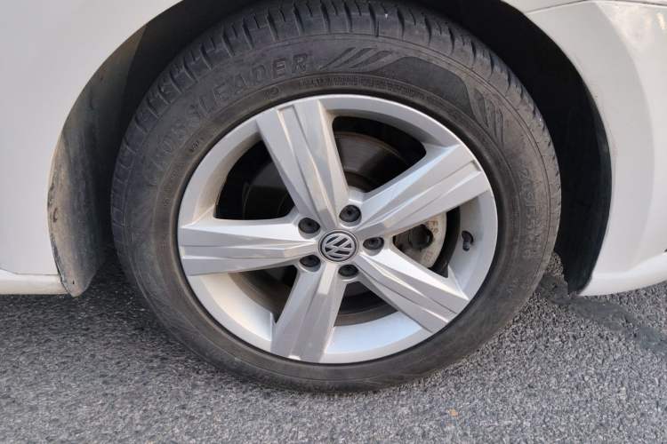 Used Volkswagen Lavida 2018 Classic 1.5L Automatic Fashion Edition China VI Standard Right Front Wheel Hub