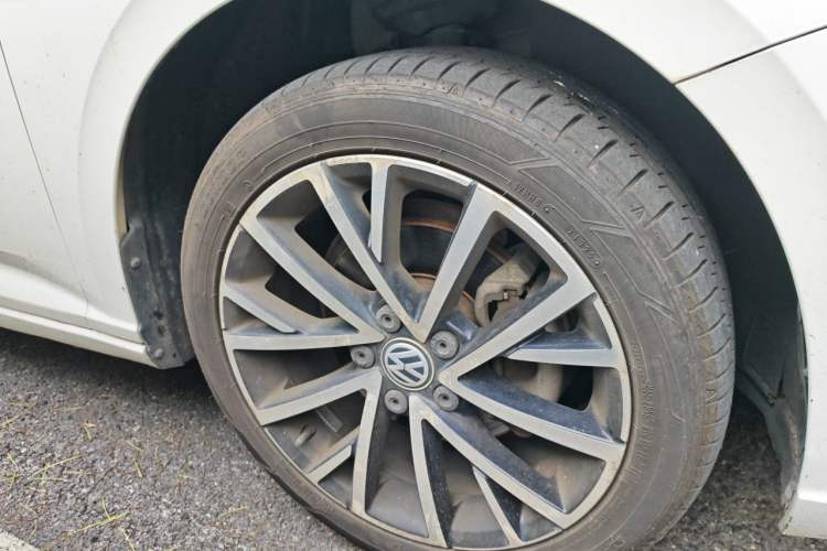 Used Volkswagen Lavida 2018 280TSI DSG Luxury Edition China V Standard Right Front Wheel Hub