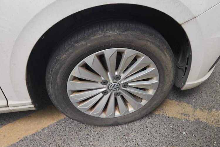 Used Volkswagen Lavida 2018 280TSI DSG Comfort Edition China V Standard Right Front Wheel Hub