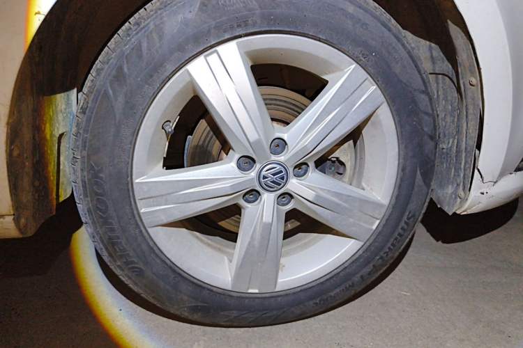Used Volkswagen Lavida 2018 Classic 1.5L Automatic Fashion Edition China VI Standard Right Front Wheel Hub