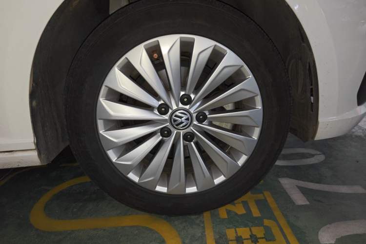 Used Volkswagen Lavida 2018 1.5L Automatic Comfort Edition China V Standard Right Front Wheel Hub