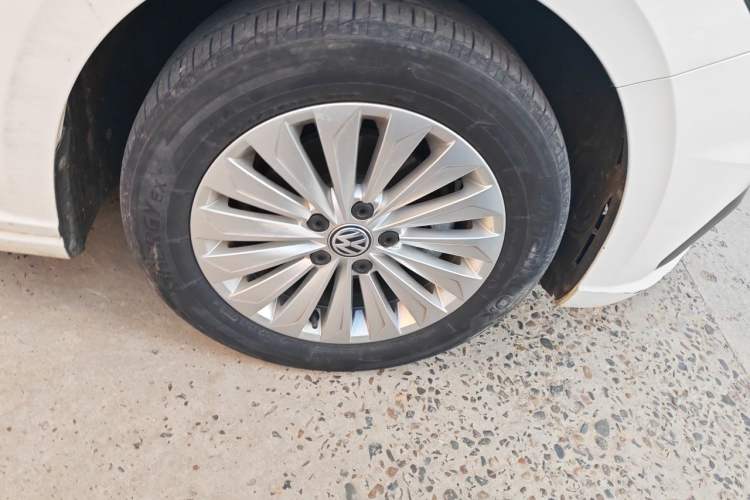 Used Volkswagen Lavida 2018 1.5L Automatic Comfort Edition China V Standard Right Front Wheel Hub