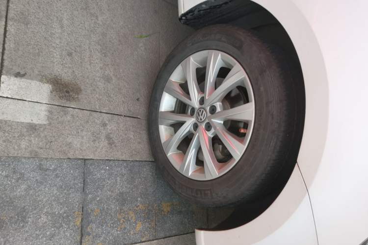 Used Volkswagen Lavida 2018 Classic 1.5L Automatic Comfort Edition China VI Standard Right Front Wheel Hub