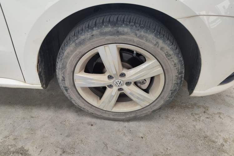 Used Volkswagen Lavida 2018 Classic 1.5L Manual Fashion Edition China VI Standard Right Front Wheel Hub