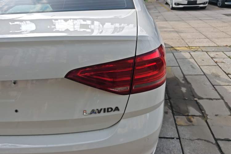 Used Volkswagen Lavida 2018 Classic 1.5L Automatic Fashion Edition China VI Standard Right Rear Taillight