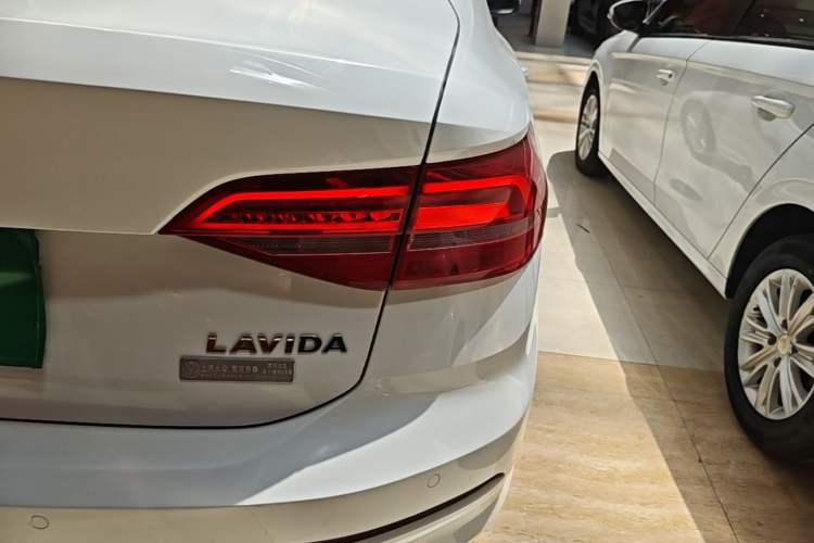 Used Volkswagen Lavida 2018 1.5L Automatic Comfort Edition China V Standard Right Rear Taillight