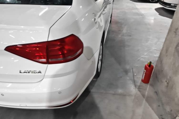 Used Volkswagen Lavida 2018 Classic 1.5L Automatic Fashion Edition China VI Standard Right Rear Taillight