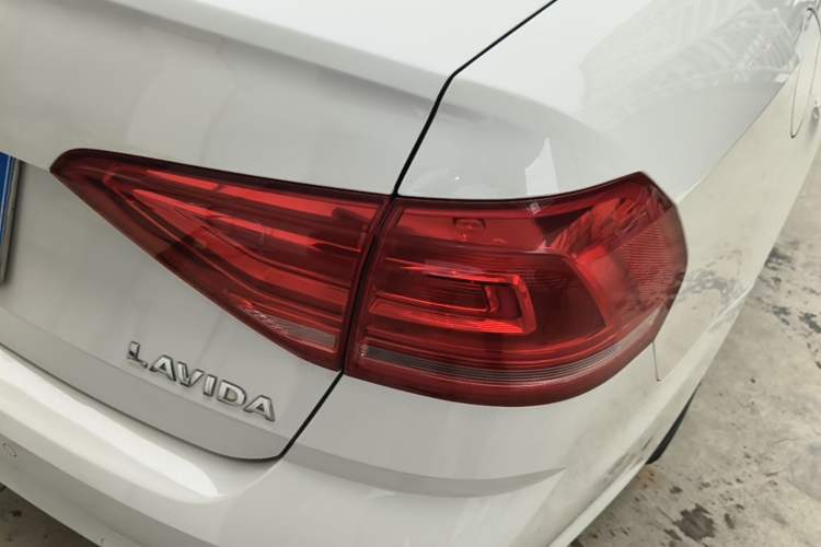 Used Volkswagen Lavida 2018 Classic 1.5L Automatic Fashion Edition China VI Standard Right Rear Taillight