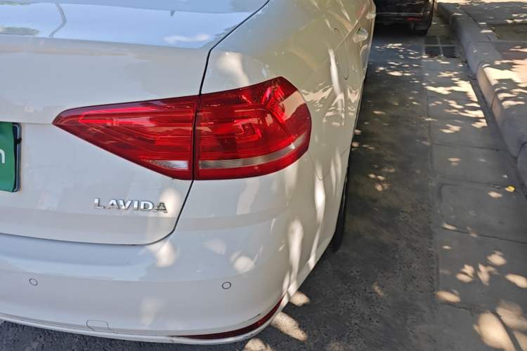 Used Volkswagen Lavida 2018 Classic 1.5L Automatic Fashion Edition China VI Standard Right Rear Taillight