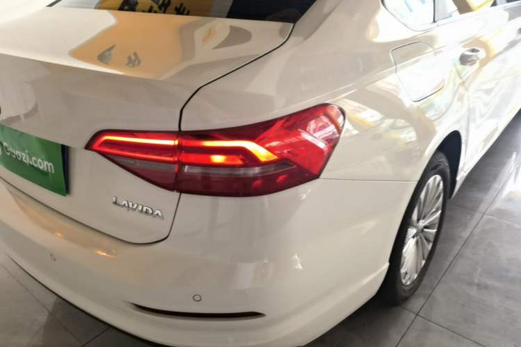 Used Volkswagen Lavida 2018 1.5L Automatic Fashion Edition China V Standard Right Rear Taillight