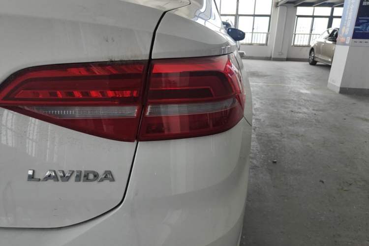Used Volkswagen Lavida 2018 1.5L Automatic Comfort Edition China V Standard Right Rear Taillight
