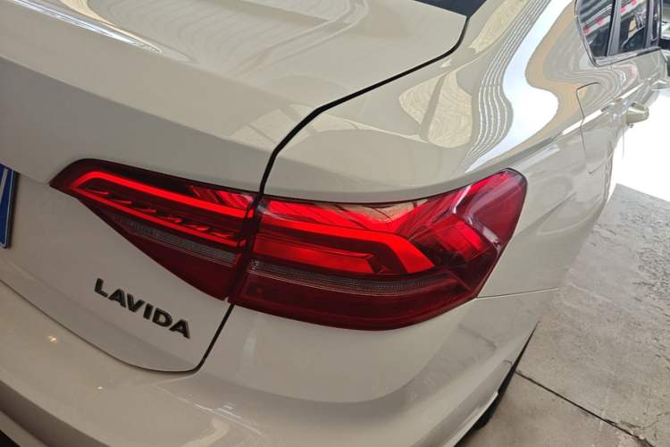 Used Volkswagen Lavida 2018 1.5L Automatic Comfort Edition China V Standard Right Rear Taillight