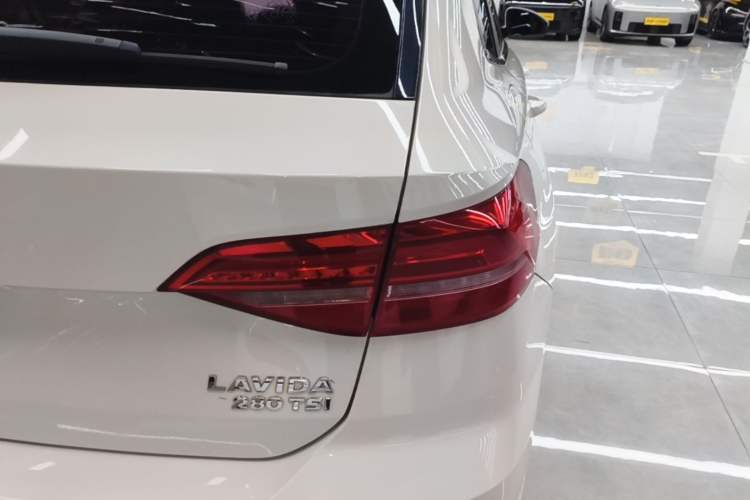 Used Volkswagen Lavida 2018 Hatchback 280TSI DSG Comfort Edition China V Standard Right Rear Taillight