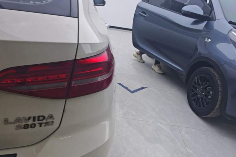 Used Volkswagen Lavida 2018 Hatchback 200TSI DSG Comfort Edition China V Standard Right Rear Taillight