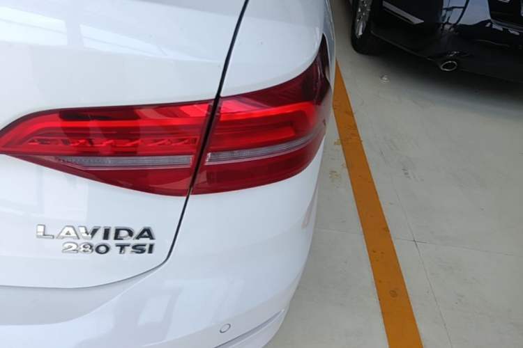 Used Volkswagen Lavida 2018 280TSI DSG Comfort Edition China V Standard Right Rear Taillight