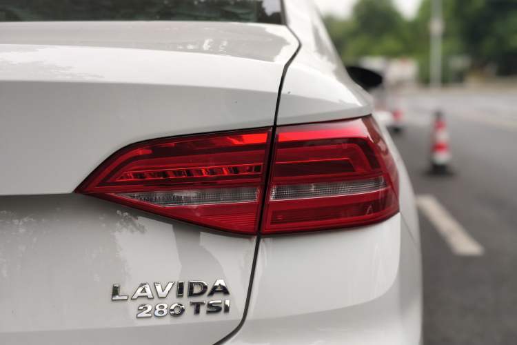 Used Volkswagen Lavida 2018 280TSI DSG Comfort Edition China V Standard Right Rear Taillight