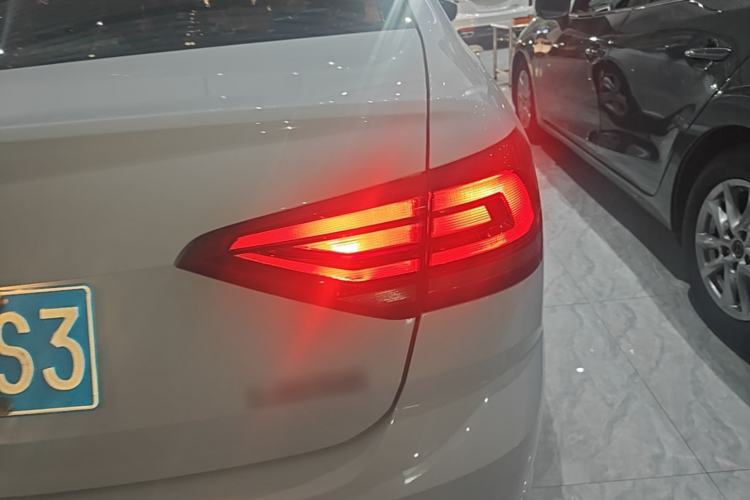 Used Volkswagen Lavida 2018 Classic 1.5L Automatic Fashion Edition China VI Standard Right Rear Taillight