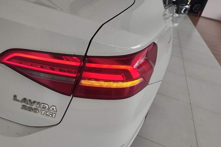 Used Volkswagen Lavida 2018 280TSI DSG Comfort Edition China V Standard Right Rear Taillight