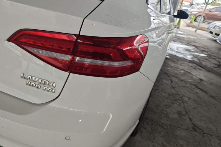 Used Volkswagen Lavida 2018 Hatchback 200TSI DSG Comfort Edition China V Standard Right Rear Taillight