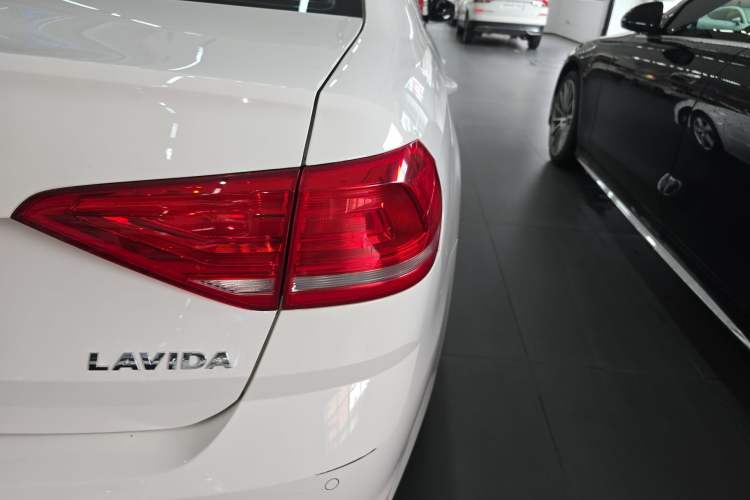 Used Volkswagen Lavida 2018 Classic 1.5L Automatic Fashion Edition China VI Standard Right Rear Taillight