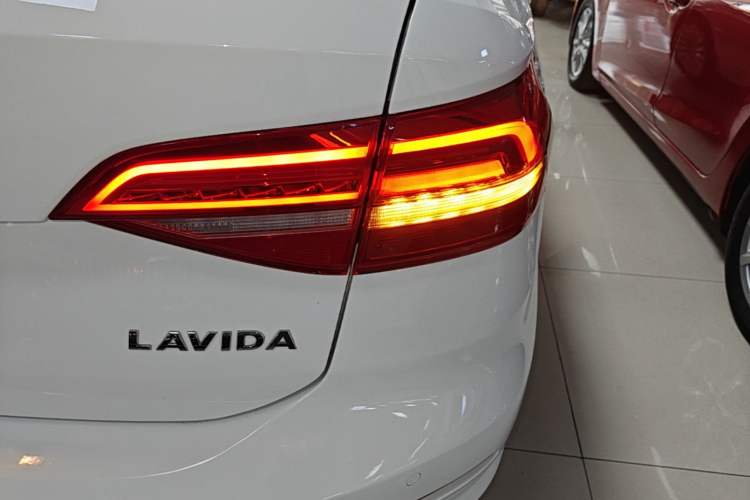 Used Volkswagen Lavida 2018 1.5L Automatic Comfort Edition China V Standard Right Rear Taillight