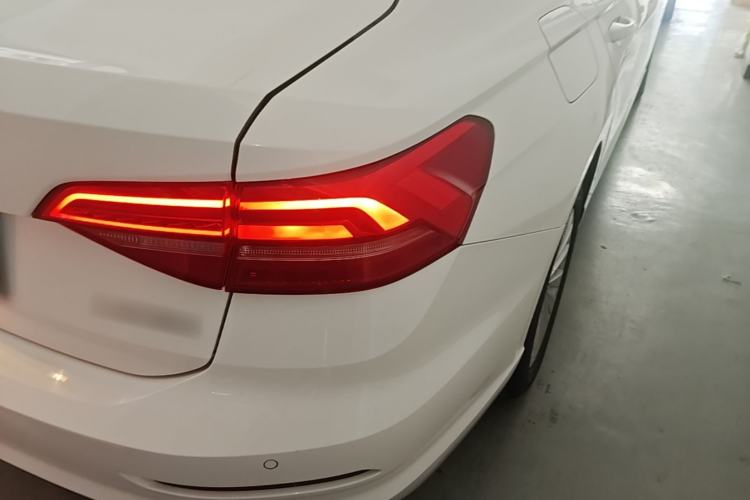 Used Volkswagen Lavida 2018 1.5L Automatic Comfort Edition China V Standard Right Rear Taillight