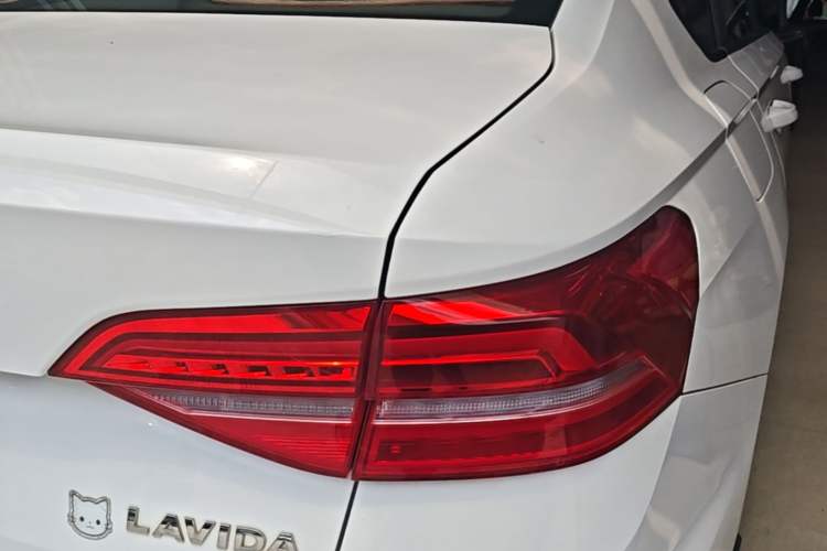 Used Volkswagen Lavida 2018 1.5L Automatic Fashion Edition China V Standard Right Rear Taillight