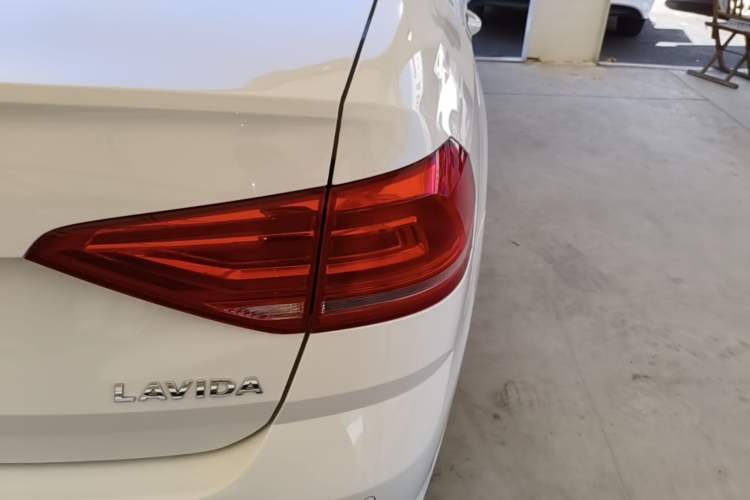 Used Volkswagen Lavida 2018 Classic 1.5L Automatic Fashion Edition China VI Standard Right Rear Taillight