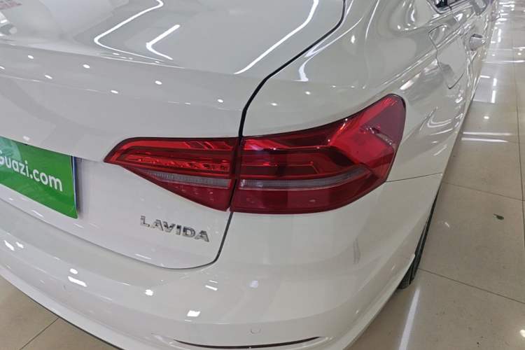 Used Volkswagen Lavida 2018 1.5L Automatic Fashion Edition China V Standard Right Rear Taillight
