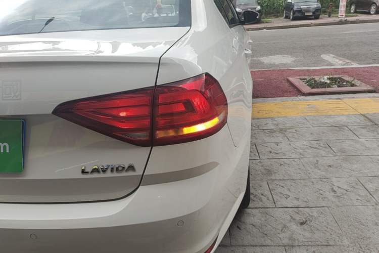 Used Volkswagen Lavida 2018 Classic 1.5L Automatic Fashion Edition China VI Standard Right Rear Taillight