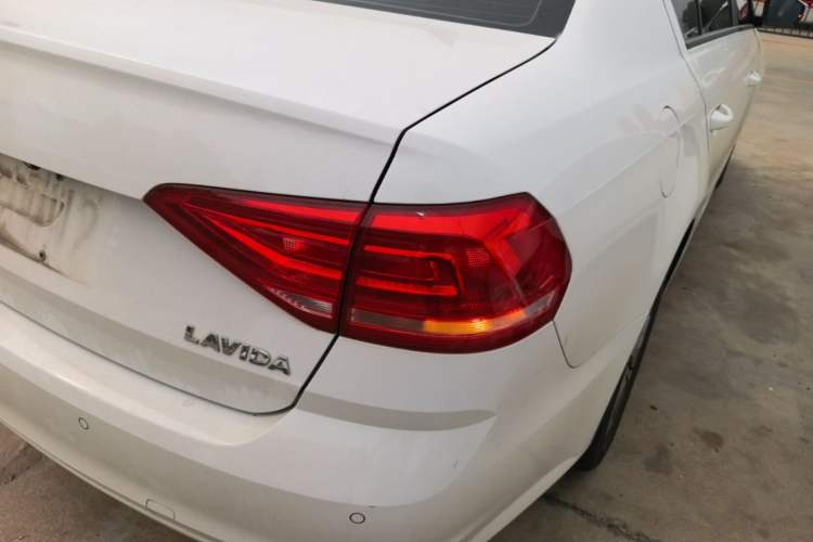 Used Volkswagen Lavida 2018 Classic 1.5L Automatic Fashion Edition China VI Standard Right Rear Taillight