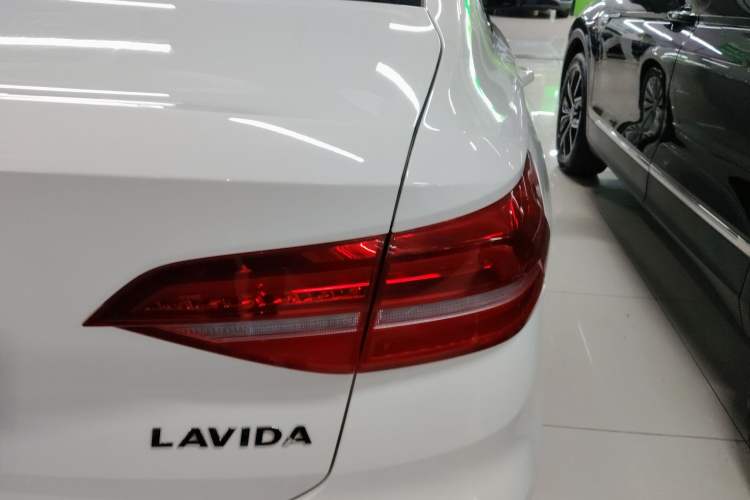 Used Volkswagen Lavida 2018 1.5L Automatic Comfort Edition China V Standard Right Rear Taillight