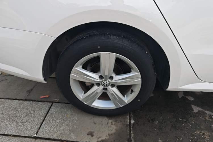 Used Volkswagen Lavida 2018 Classic 1.5L Automatic Fashion Edition China VI Standard Right Rear Wheel Hub