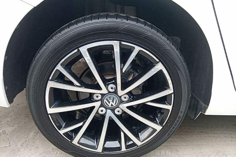 Used Volkswagen Lavida 2018 280TSI DSG Luxury Edition China V Standard Right Rear Wheel Hub