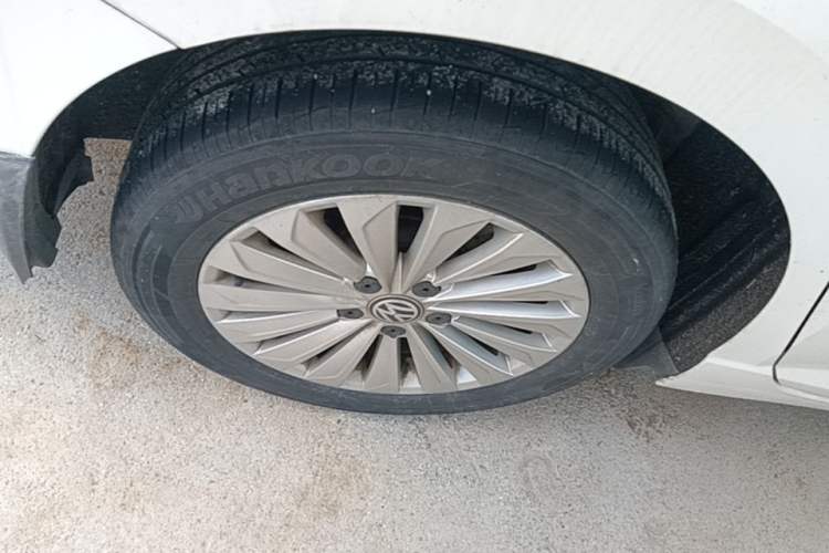 Used Volkswagen Lavida 2018 1.5L Automatic Comfort Edition China V Standard Right Rear Wheel Hub