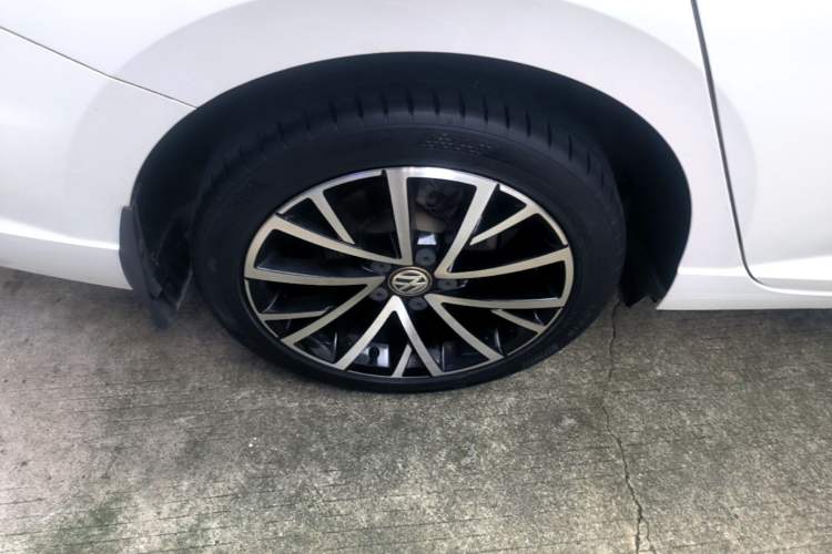 Used Volkswagen Lavida 2018 280TSI DSG Luxury Edition China V Standard Right Rear Wheel Hub
